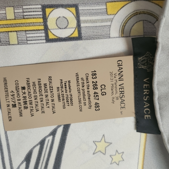 Versace silk scarf - Picture 4 of 6
